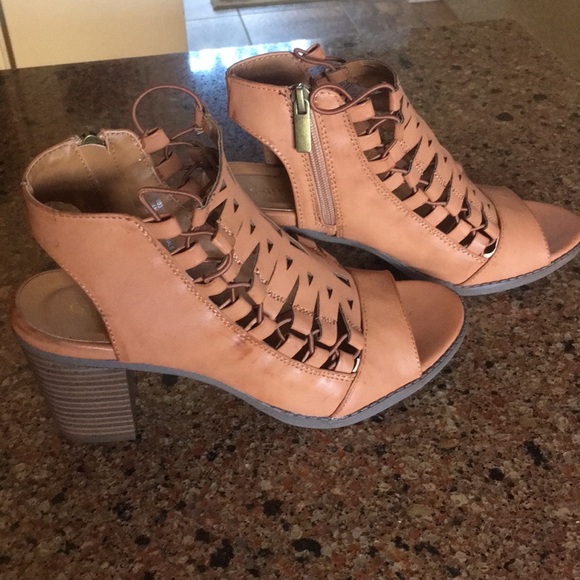 Catherines Sandals - Picture 1 of 6